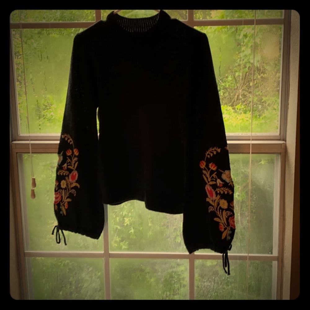 Embroidered bell sleeve sweater